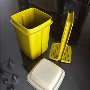 Vintage Tupperware Pickle container